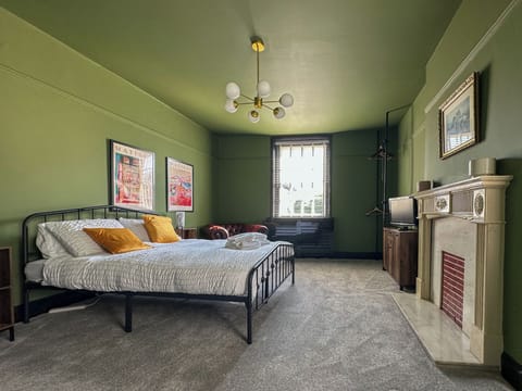 Deluxe Room, 1 King Bed | Iron/ironing board (on request), WiFi (free)
