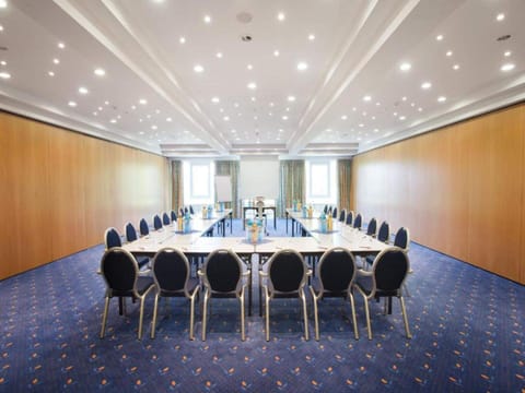 House | Meeting facility