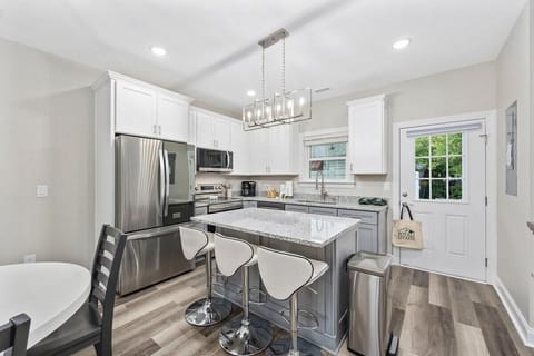 House, Multiple Beds (Pier View Home | Sleeps 10 | Pet Frie) | Private kitchen