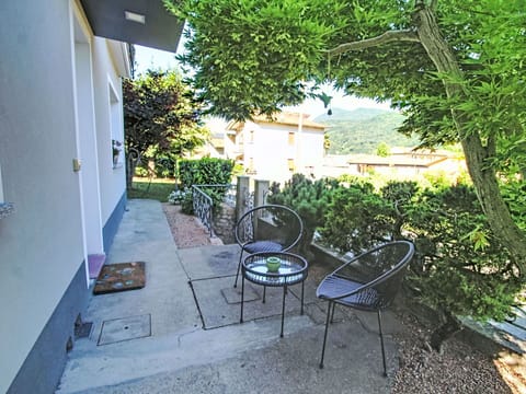 Furniture, Outdoor Furniture, Garden, Shade, Outdoor Table, Chair, Backyard, Yard, Landscaping, Courtyard