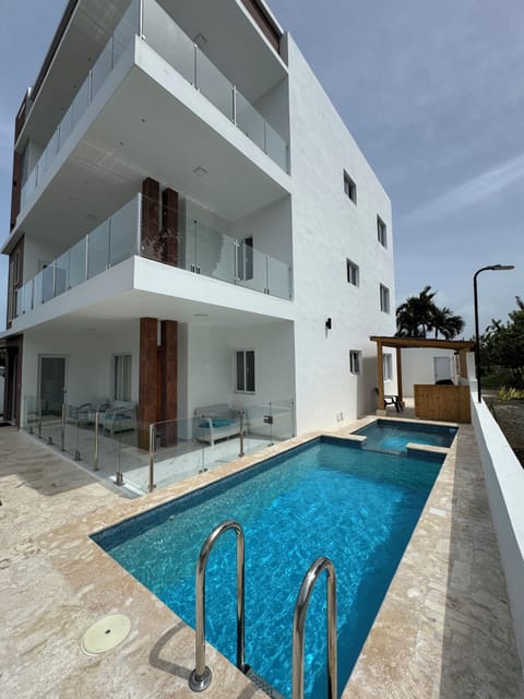 Outdoor Pool, With Jacuzzi & Gazebo + Gas Grill