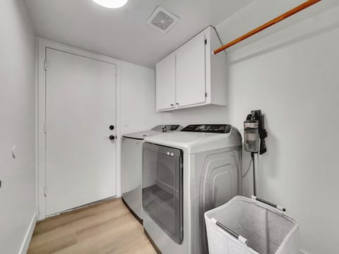 House, Multiple Beds, Pool View (Delta Mesa) | Laundry