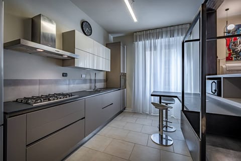 Apartment, 2 Bedrooms, Kitchen | Private kitchen | Coffee/tea maker, microwave, dining table
