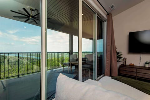 Enjoy spectacular panoramic views of Table Rock Lake from the spacious deck—the perfect place to relax with your morning coffee or an evening cocktail.