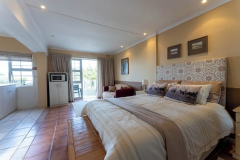 Deluxe Double Room, Ensuite, Garden Area | Premium bedding, individually decorated, individually furnished, desk