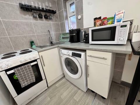 Apartment, 1 Bedroom | Private kitchen