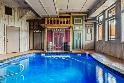 Pigeon-Forge-Cabin-Views-of-Gods-Country-Interior-Swimming-Pool (4)