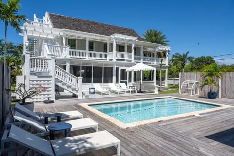 Welcome to Buena Vista, an elegant historic villa with private pool perched on a hilltop above Governors Harbour.