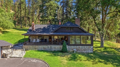 100 years of charm on 10 private acres