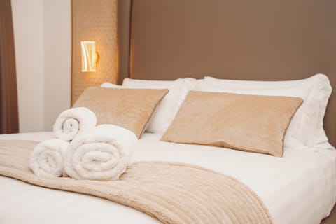 Comfort Apartment | In-room safe, blackout drapes, iron/ironing board (on request)