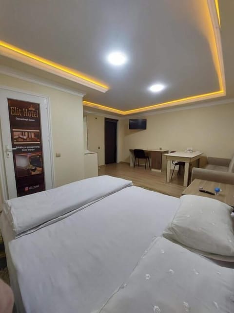 Double Room | Blackout drapes, soundproofing, WiFi (free)