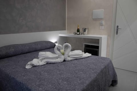 Deluxe Double Room, Balcony | In-room safe, desk, blackout drapes, soundproofing