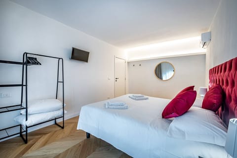 Apartment, 3 Bedrooms, 2 Bathrooms | 3 bedrooms, down comforters, travel crib, WiFi (free)