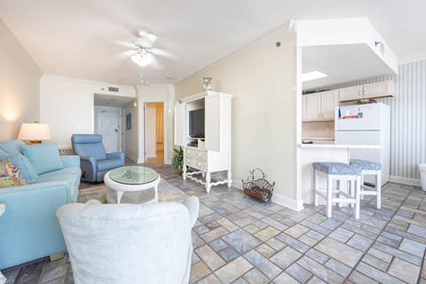 Condo, 1 Bedroom | Living area
