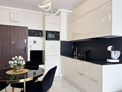 Comfort Apartment, Balcony, River View | Private kitchen