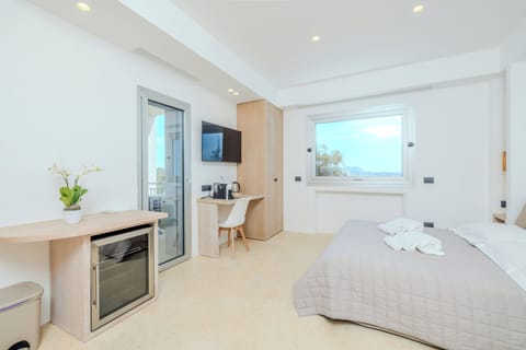 Junior Suite, Balcony, Sea View | Desk, laptop workspace, soundproofing, WiFi (free)