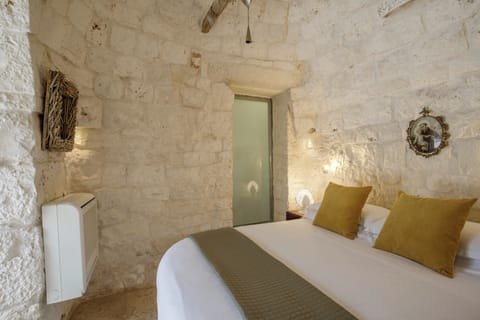 Classic Double Room | In-room safe, WiFi (free), bed sheets