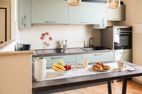 Apartment, 2 Bedrooms | Private kitchen