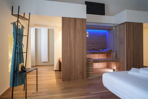 Exclusive Room, Balcony, City View | Premium bedding, down comforters, minibar, in-room safe