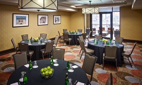 Host meetings surrounded by contemporary decor and comfortable seating for all your guests.