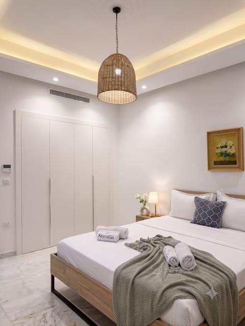 Comfort Apartment, Sea View | Laptop workspace, iron/ironing board, WiFi (free)