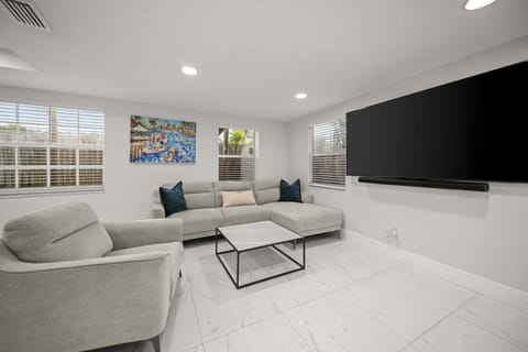 Spacious living room