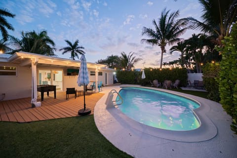 Spacious outdooor yard with covered area