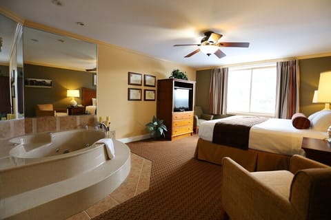Private hot tub in Master bedroom  edroomedroom