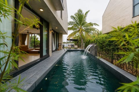 Pool waterfall