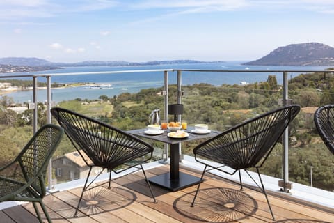 Daily buffet breakfast (EUR 17 per person)