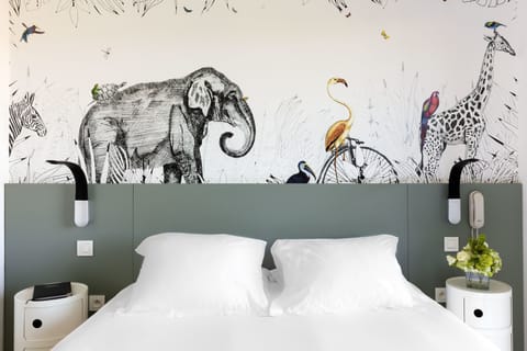 Hypo-allergenic bedding, in-room safe, desk, soundproofing