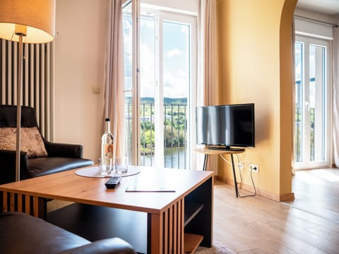 Double Room, Garden View | Living area