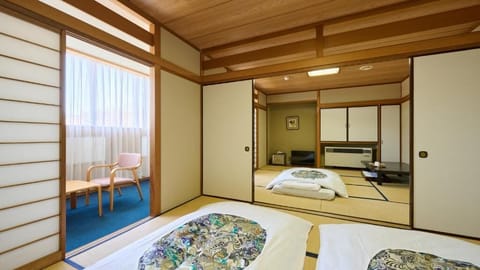 Japanese-style Quadruple Room (2 spaces) | Desk, WiFi (free), bed sheets