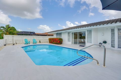Sarasota Vacation Rental | 3BR | 2BA | 2,100 Sq Ft | 2 Small Steps to Enter
