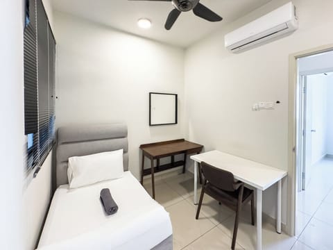 Classic Apartment, 3 Bedrooms, Kitchen, City View | Desk, iron/ironing board, WiFi (free)