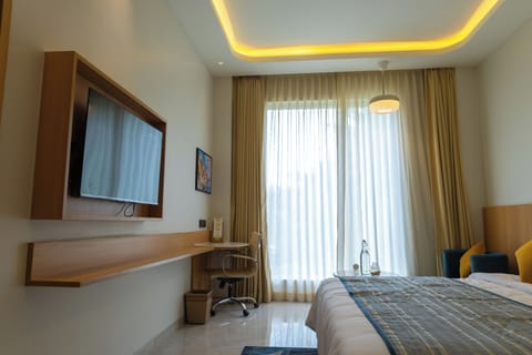 Executive Double Room, City View | Egyptian cotton sheets, premium bedding, in-room safe, desk