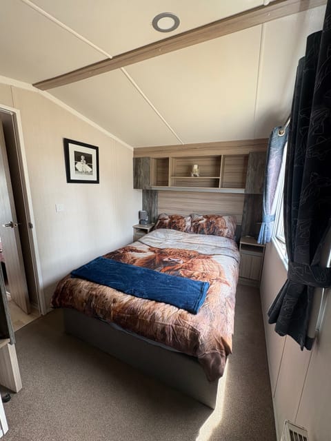 1 bedroom, iron/ironing board, WiFi (free), bed sheets