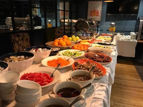 Free daily continental breakfast