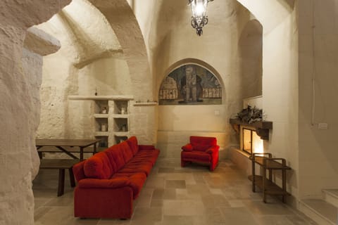 Luxury Studio Suite, Jetted Tub | Living room