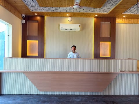 Luxury Studio Suite, Balcony | Lobby