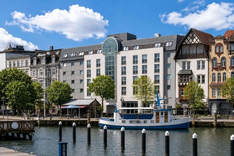 Hotel Exterior [summer]