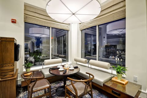 Breakfast and dinner served