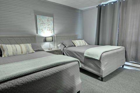 Comfort Room, 2 Double Beds | 1 bedroom, Egyptian cotton sheets, Select Comfort beds, desk