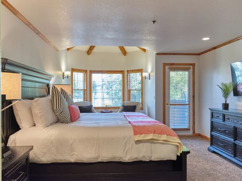 Townhome, 4 Bedrooms, Non Smoking | Premium bedding, down comforters, pillowtop beds, in-room safe