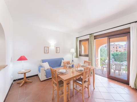 Apartment, 1 Bedroom | Dining room