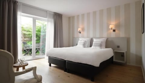 In-room safe, blackout drapes, soundproofing, WiFi (free)