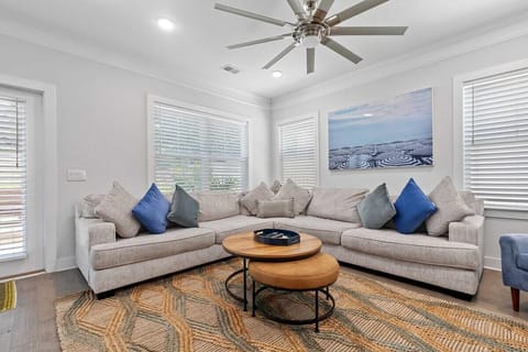 House, Multiple Beds (Lowcountry Lux, 5 min to Beach, 7 min) | Living area
