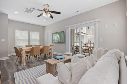 House, Multiple Beds (Capers Blade-Across Beach-Garage) | Living area