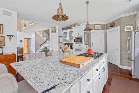House, Multiple Beds (Boview Hall- Pool, Hot Tub-15 mins to) | Dining