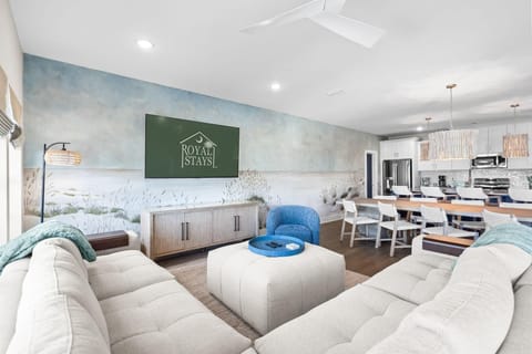 House, Multiple Beds (Between Tides-Pool- Walk to Beach) | Living area